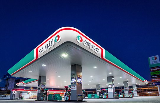 Petrol Station Screens Dubai: Engage On-The-Go Users
